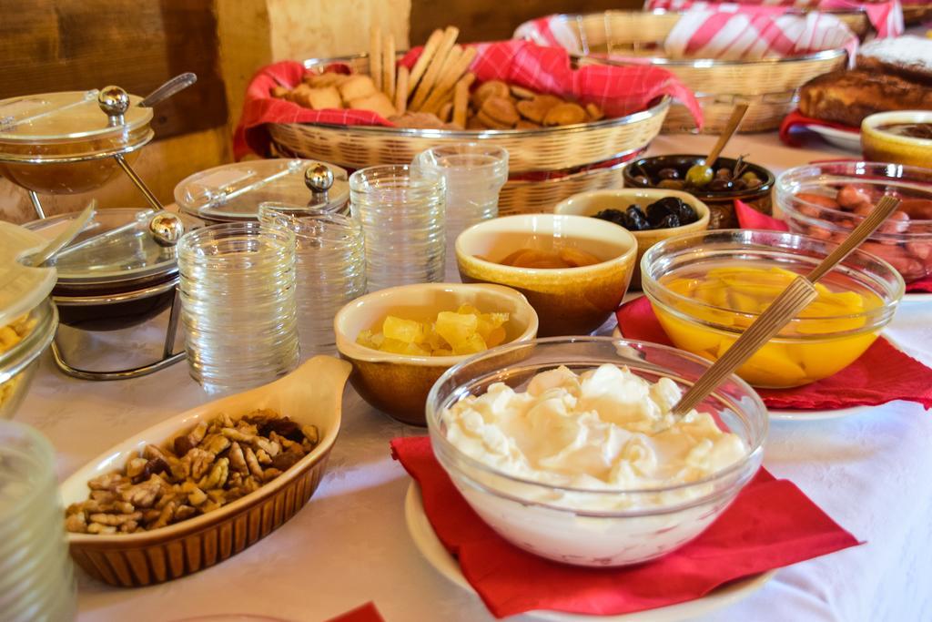 Pigi Tarlampa Hotel 아노 트리칼라 외부 사진