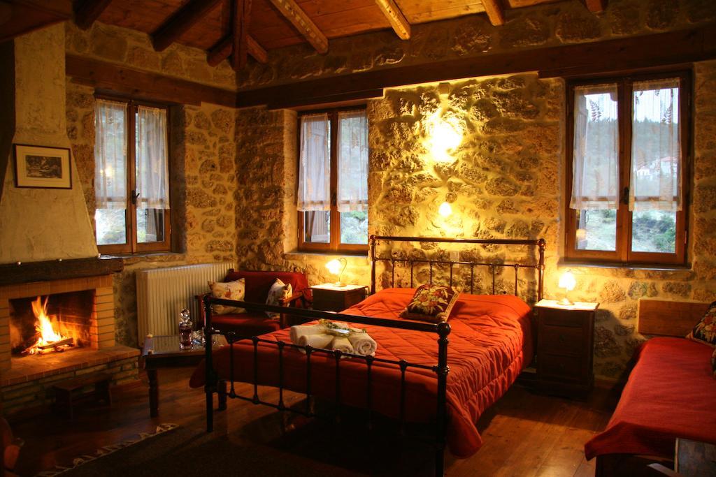 Pigi Tarlampa Hotel 아노 트리칼라 객실 사진