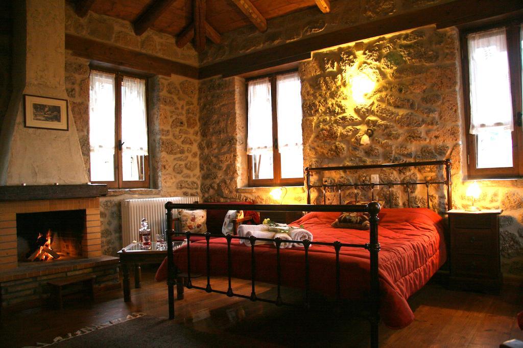 Pigi Tarlampa Hotel 아노 트리칼라 객실 사진